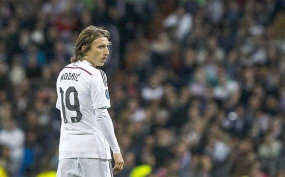 米体：泽林斯基出现轻微肌肉问题，可能不会出战比萨