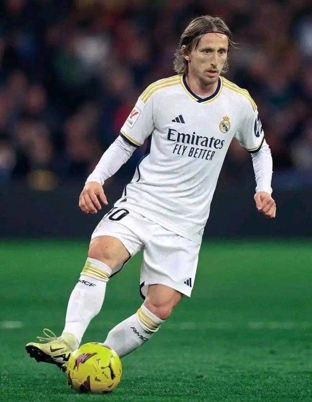 英超半场：B费破门，贝勒加德建功，狼队1-1曼联