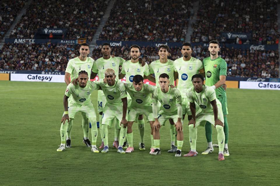 手感火热！里夫斯半场8中6贡献19分5篮板